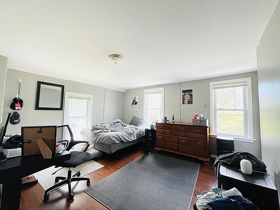 3rd image of 156 Oak St #A