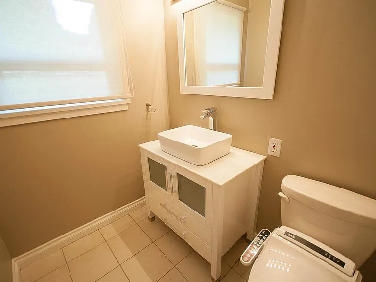 555 Stevens Dr — Photo 13