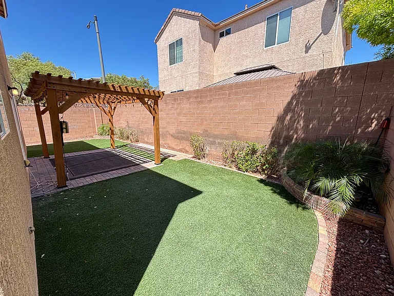 10612 Forum Peak Ln — Photo 44