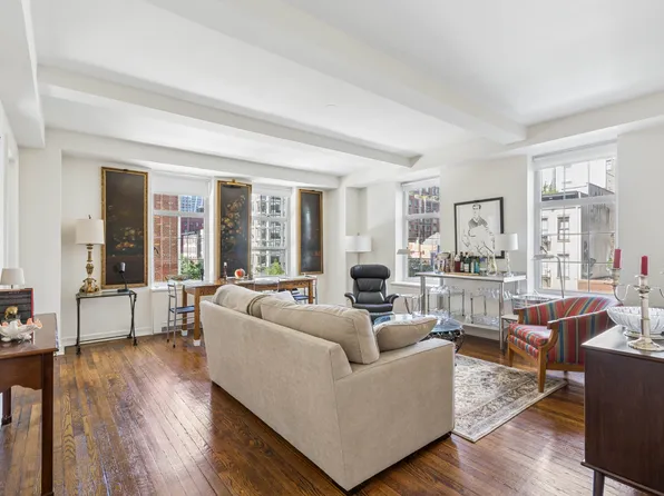 470 West 24th Street image 1 of 13
