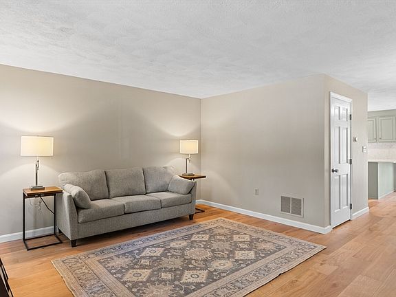 4th image of 20 Woodland Dr Unit 316
