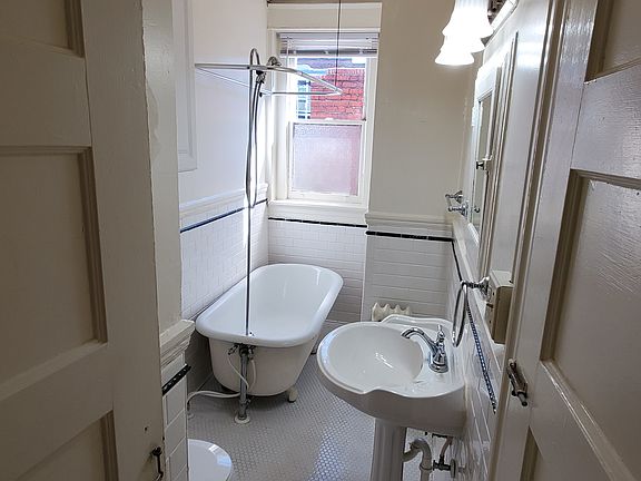 5th image of 7 N Arthur Ashe Blvd APT 8