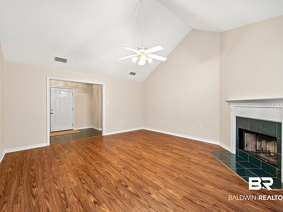 4th image of 102 Avon Cir E
