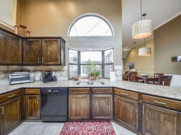 4th image of 18920 Westwood Pl