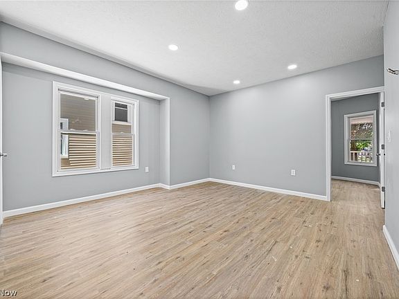 5th image of 3925 Riverside Ave