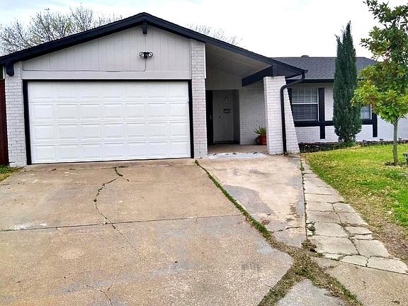 3rd image of 2102 Meadowglen Dr