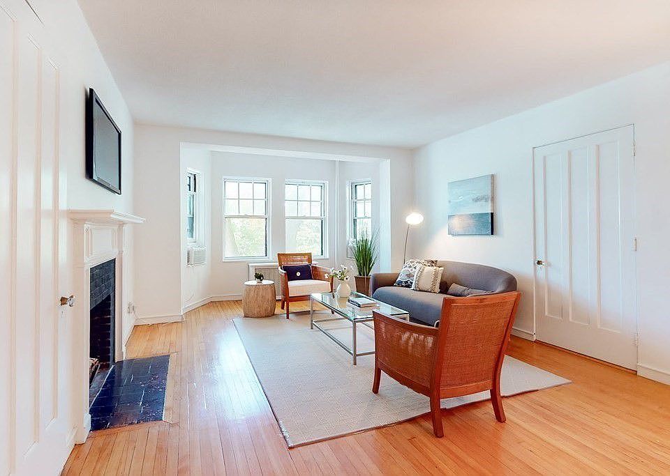 1st image of 993 Memorial Dr APT 202