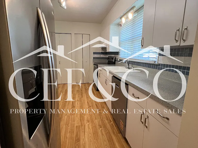 7 Summercreek Dr — Photo 2