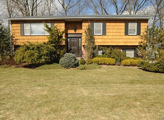 3rd image of 28 Preakness Ln