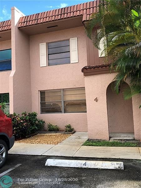 1st image of 4 S Valencia Dr