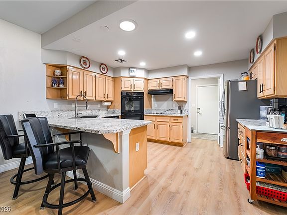 3rd image of 412 Fallwood Ln