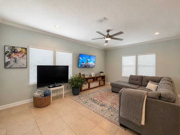 627 Drysdale Dr — Photo 3