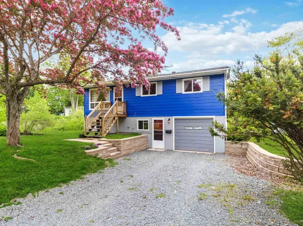 77 Carleton Dr, Halifax, NS B3E 1A1