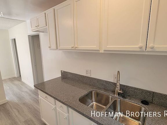 3rd image of 13113 Oxnard St #16A