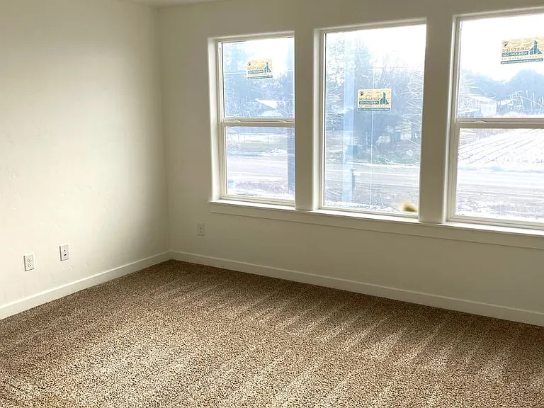 5500 Cherry Ln — Photo 12