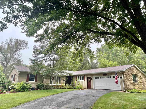 1719 Southgate Ct, Adrian, MI 49221