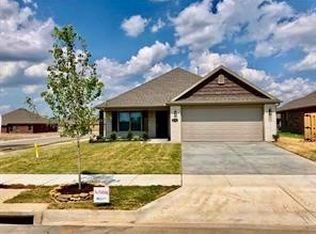 471 Poplar Rd, Centerton, AR 72719