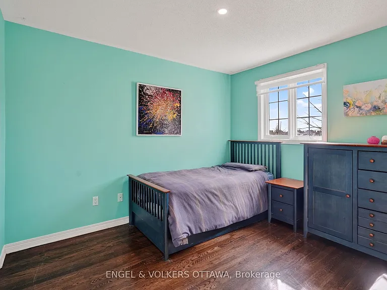 1033 Como Cres — Photo 21