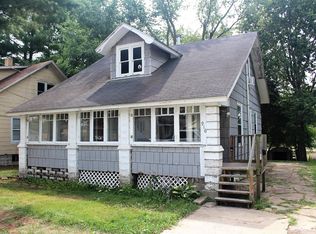 916 E Adams St, Clinton, IL 61727