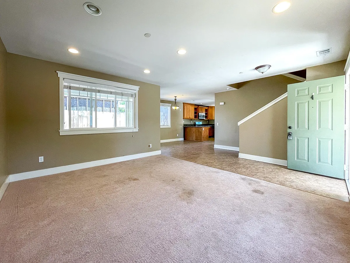 Building Photo - 1725 S Maple St #4