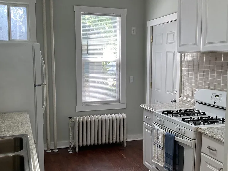 1-694 Central Ave W #1 — Photo 14