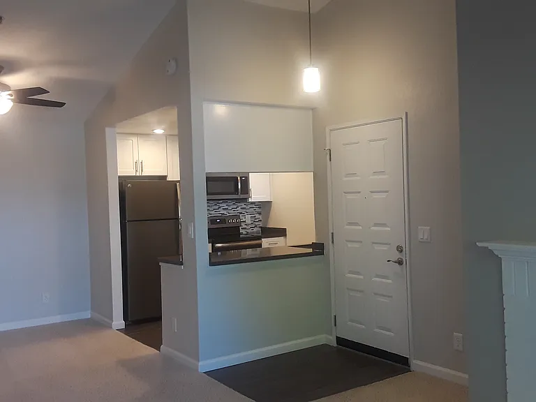 Club Pacifica Apartments — Photo 32