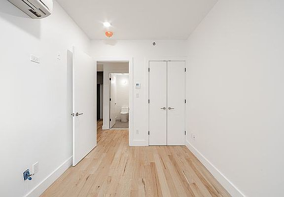 4th image of 204 Linden Blvd #7D