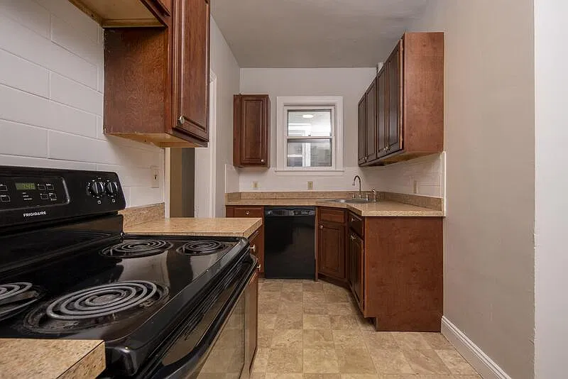 489 Hamilton St — Photo 4