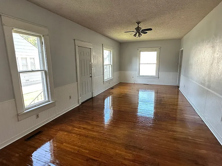 1417 Prairie St — Photo 2