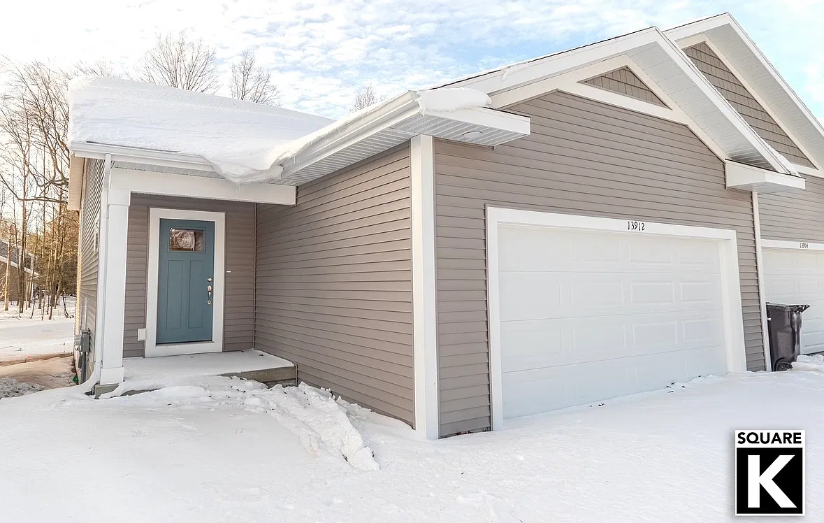 4 bed, 2.5 bath, 2085 sqft, $2,400 — Photo 4