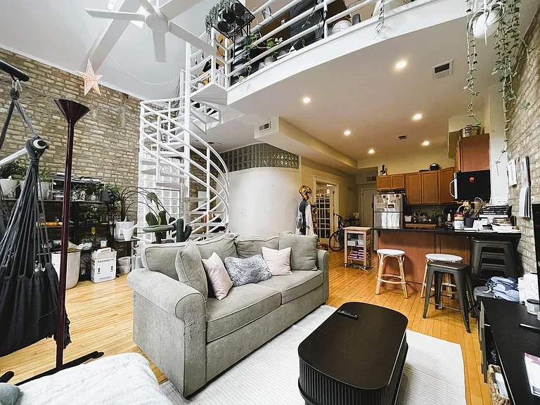 2032 W Homer St #2F — Photo 3