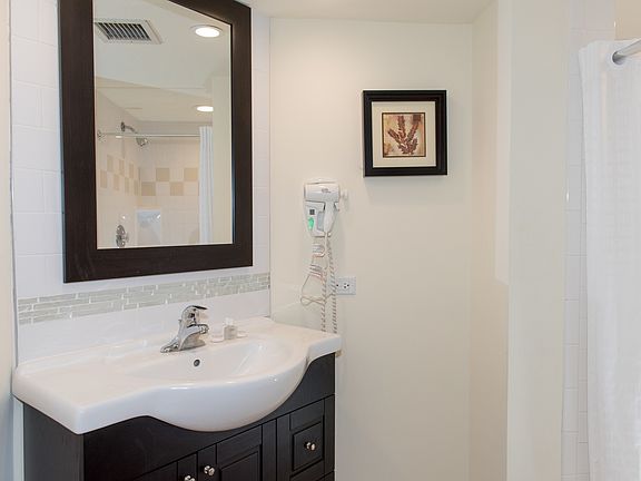4th image of 211 N Oak Park Ave #3