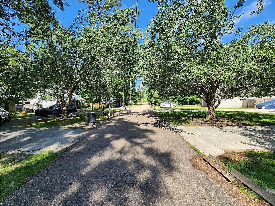 2nd image of Walnut St