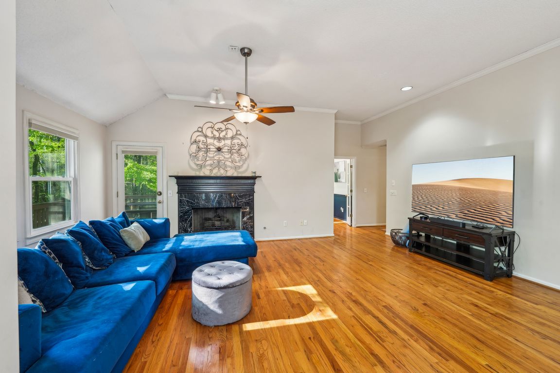Oakmere Dr-0904-011.jpg