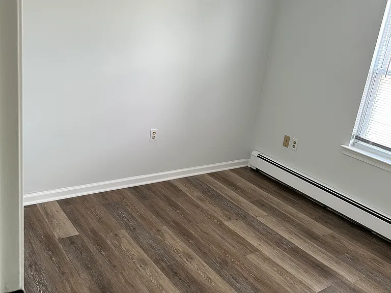 1364 Stewart St — Photo 9