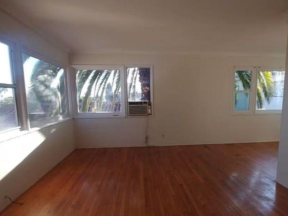 4th image of 909 15th St Unit B