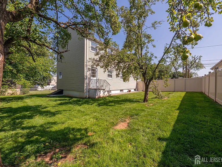 69 S Harrison Ave — Photo 16
