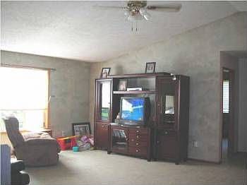 4th image of 304 Anderson Dr