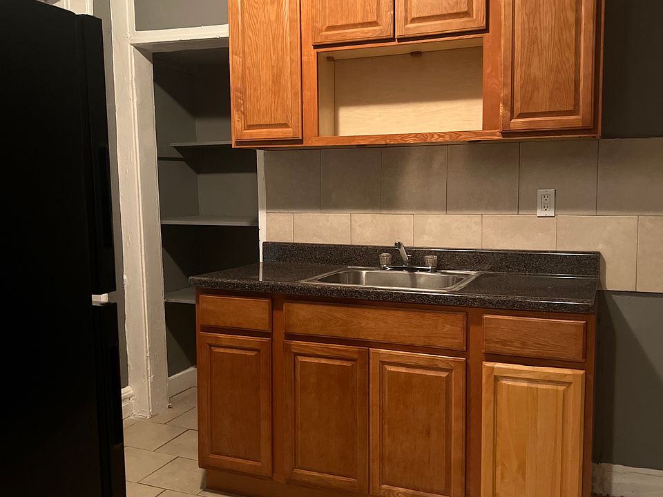 1st image of 221-223 Roseville Ave #210