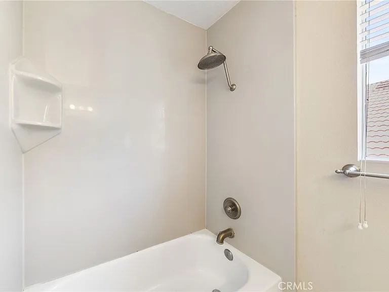 23205 Azela Cir — Photo 34