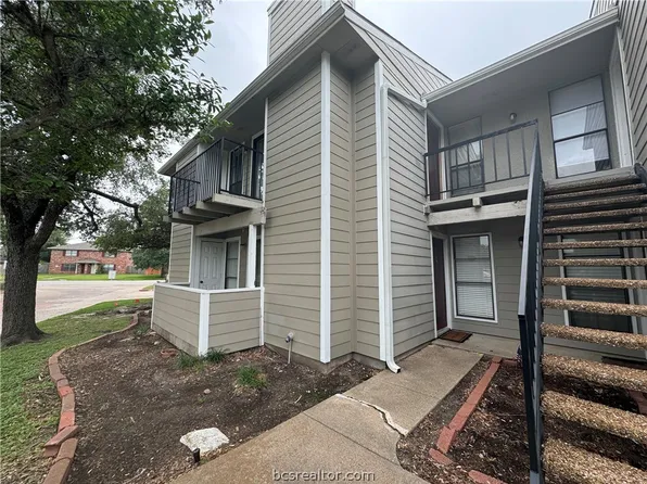 1901 Holleman Dr W APT 301, College Station, TX 77840