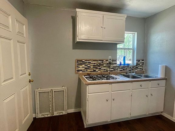 3rd image of 122 Caldwell St #1