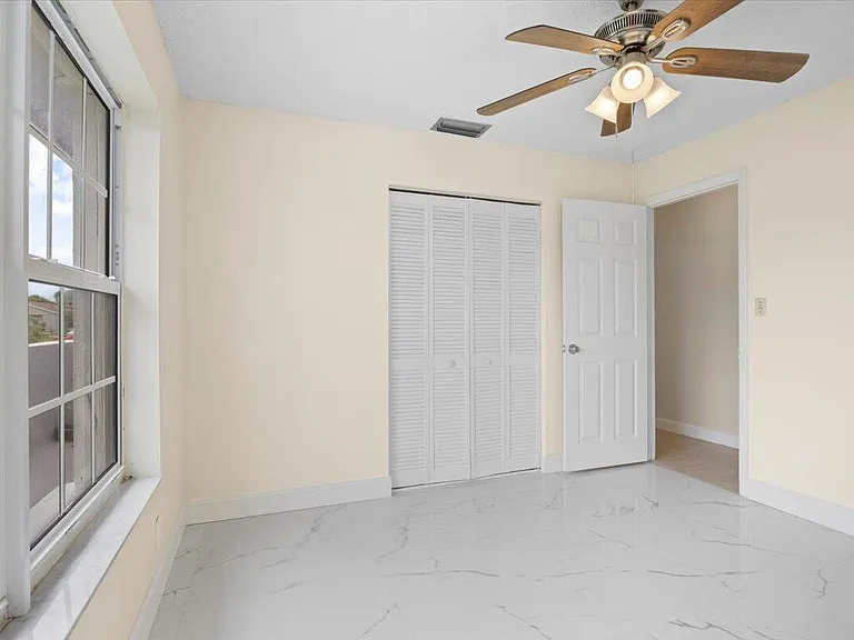 5540 Lakewood Cir S #F — Photo 17