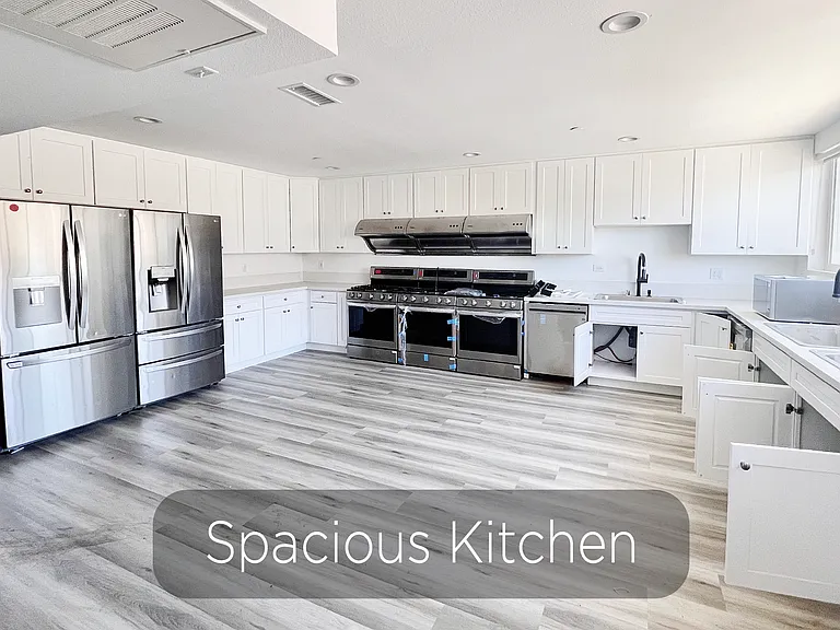 1476 W 35th St — Photo 29