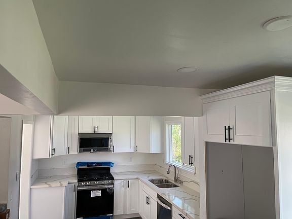 3rd image of 4080 W 132nd St