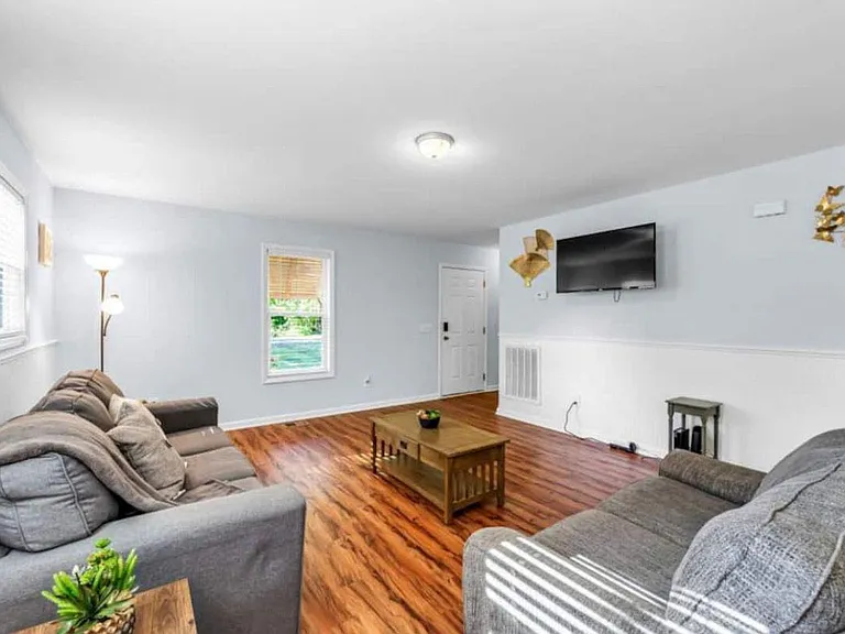 5006 Beale Ave — Photo 4