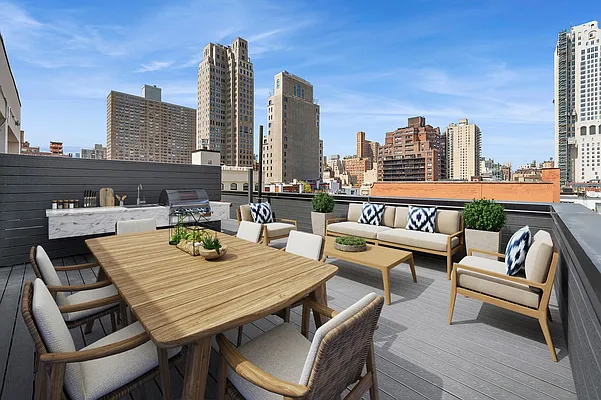 Sold by Compass | media 5