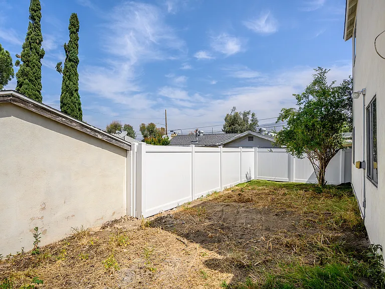10227 Helendale Ave — Photo 25