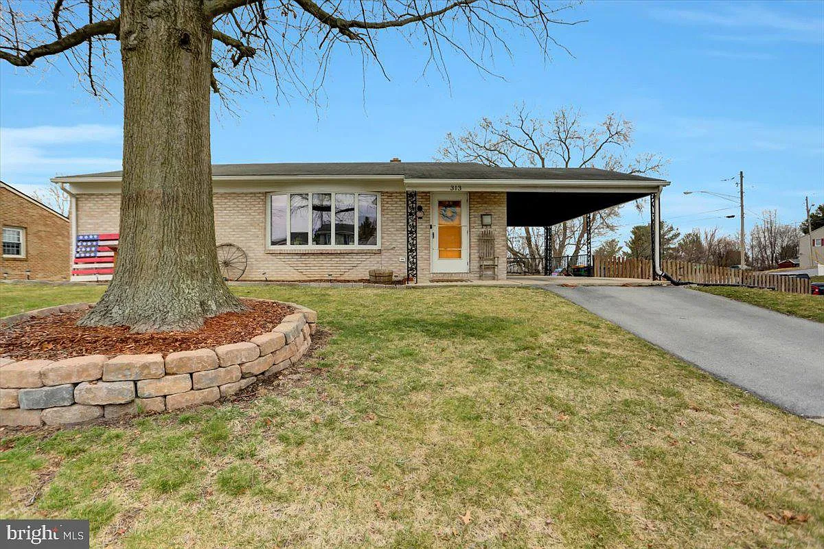 313 Reservoir Ave photo 1