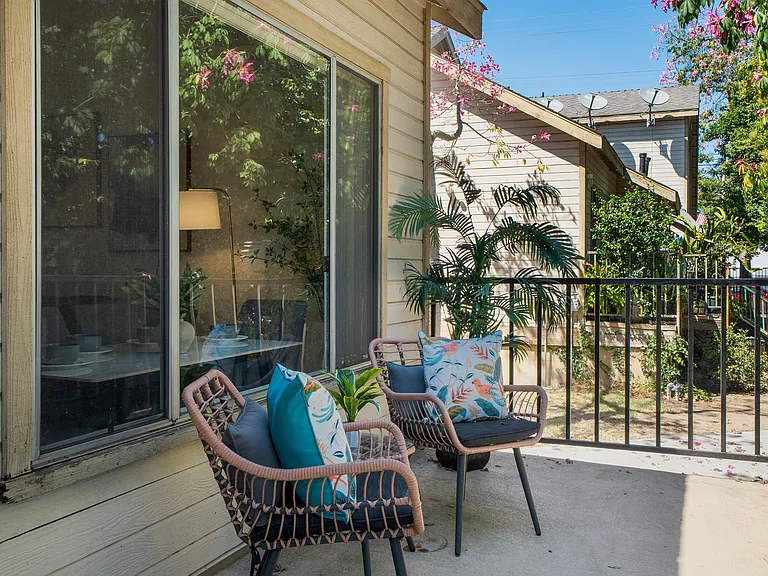 220 W Truslow Ave — Photo 34